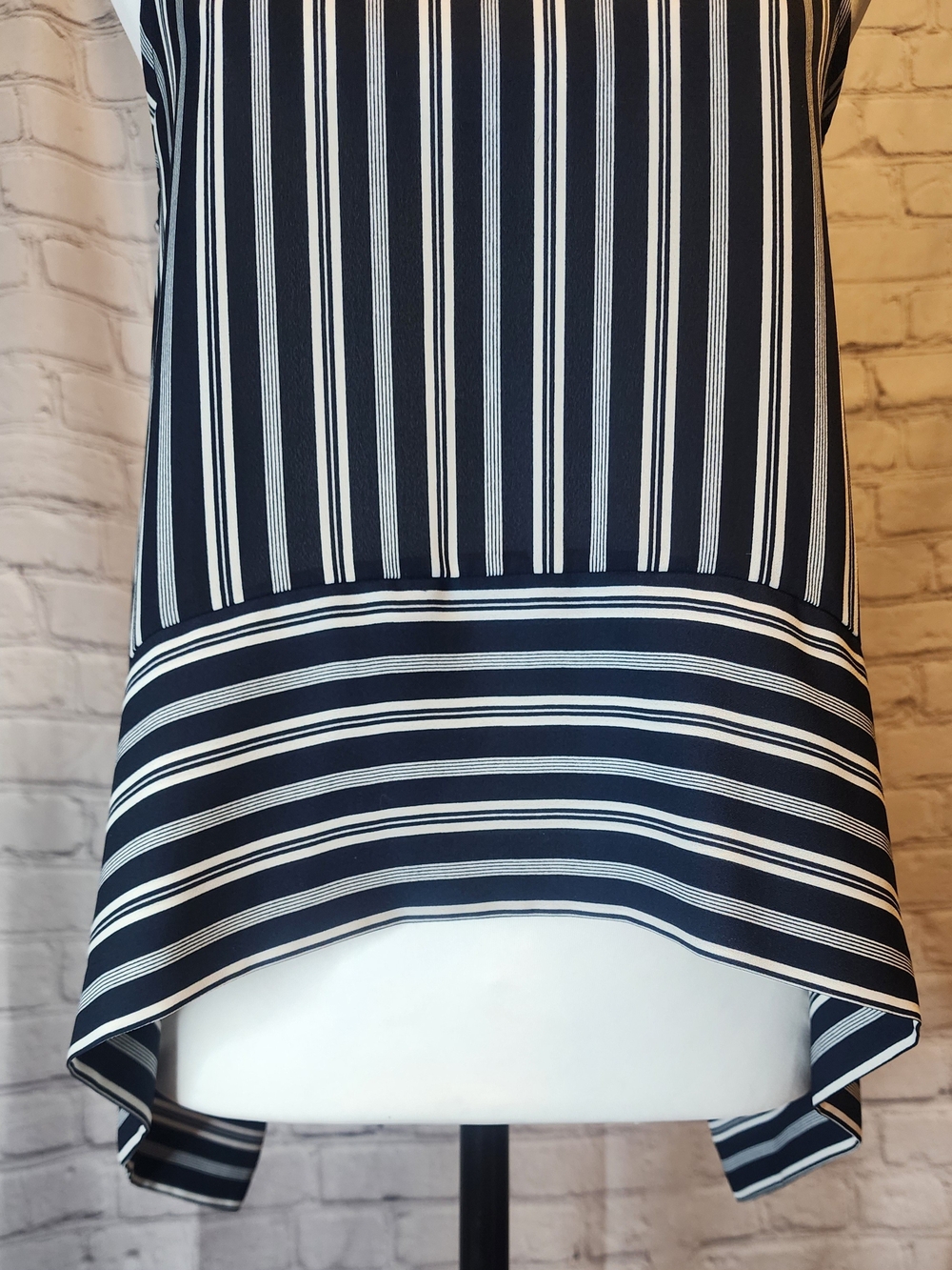 Banana Republic Navy and White Striped Sleeveless Blouse - Picture 5 of 5